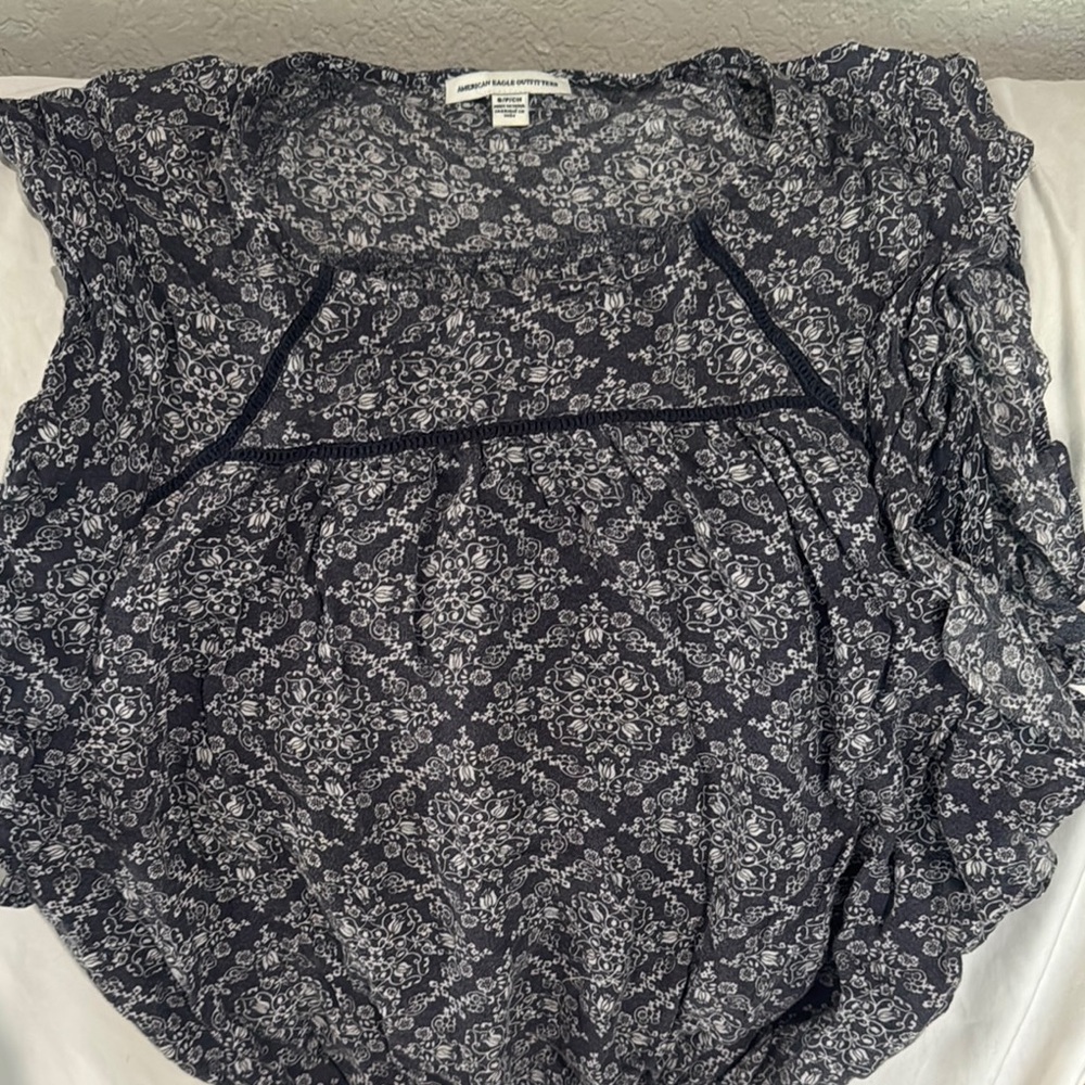 American Eagle Outfitters Black and White Relaxed Ruffled Blouse